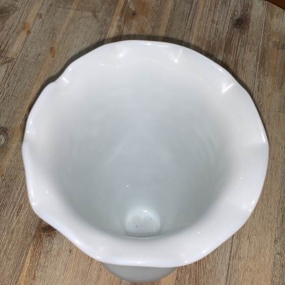 Milk glass vase only - Picture 3 of 9